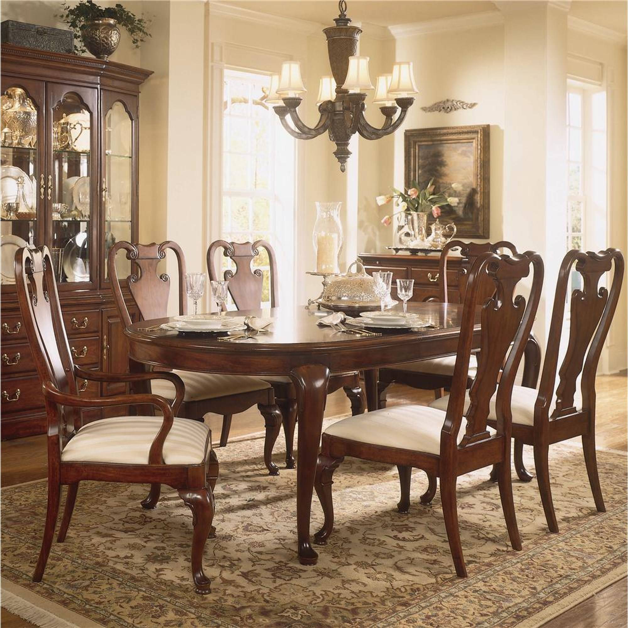 Traditional Dining Room Sets